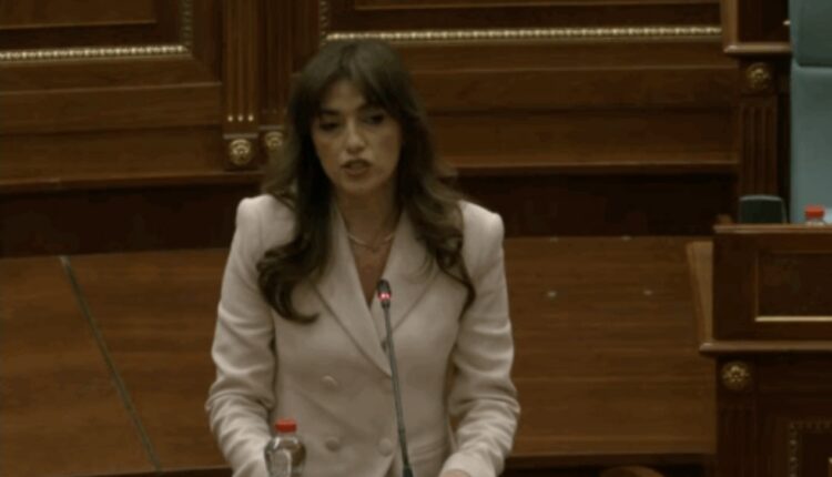 Haxhiu në fjalimin e parë si kryetare e Kuvendit përmend gjykimin në Hagë: Presim që ish-krerët e UÇK-së të kthehen sa më parë