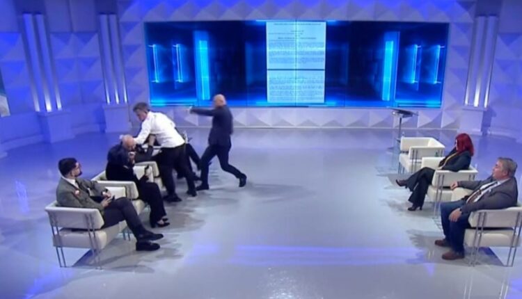 Përplasje fizike live në Opinion, Buzhala godet Albatros Rexhajn (VIDEO)