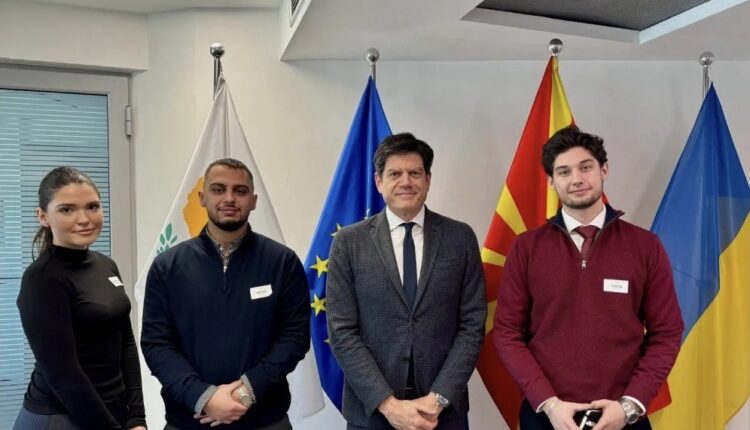 Jurisprudenca: Studentët takuan euroambasadorin i cili më herët porositi që çështja mos të politizohet