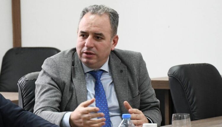 Qazimi: Kush janë ekspertët që kërkojnë kthimin e nxënësve në klasë pas një alarmi për bombë?!