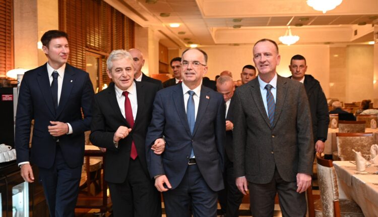 Ahmeti dhe Taravari takohen me presidentin e Shqipërisë Bajram Begjan (FOTO)