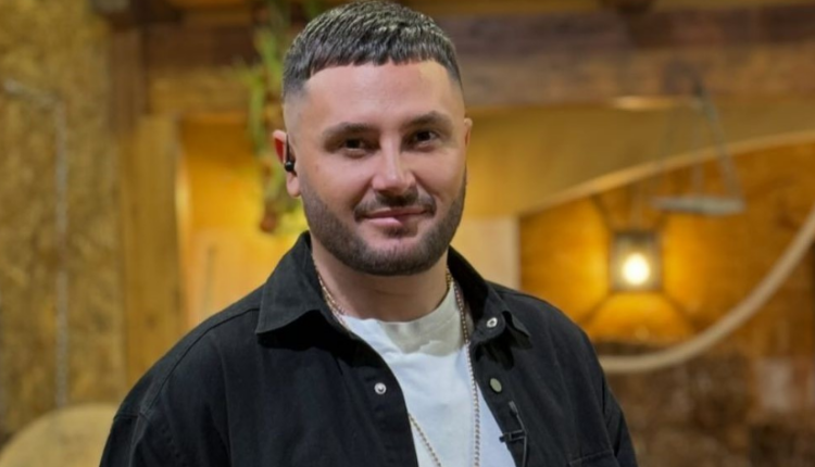 Bes Kallaku e konfirmon lidhjen e dashurisë, i bën dedikim e ëmbël partneres