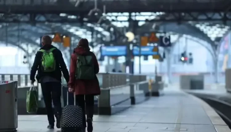 Dhjetëra mijëra punonjës të transportit lanë punën në një grevë të thirrur në Gjermani