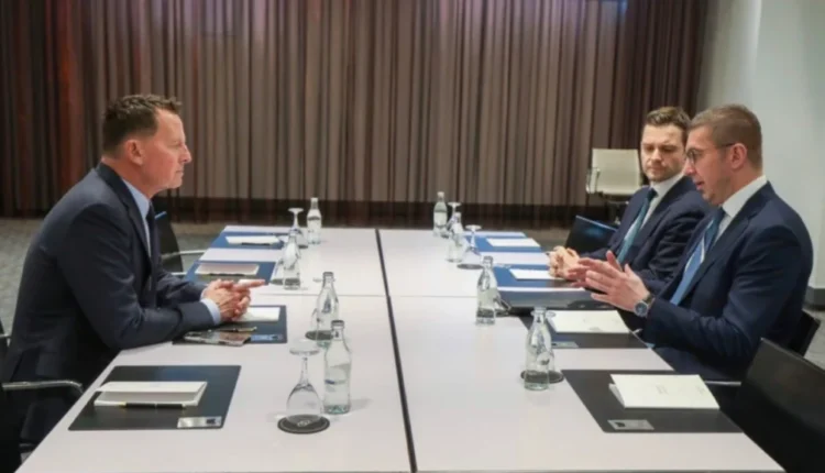 Mickoski takon Richard Grenell në Mynih, thekson partneritetin strategjik me SHBA-në