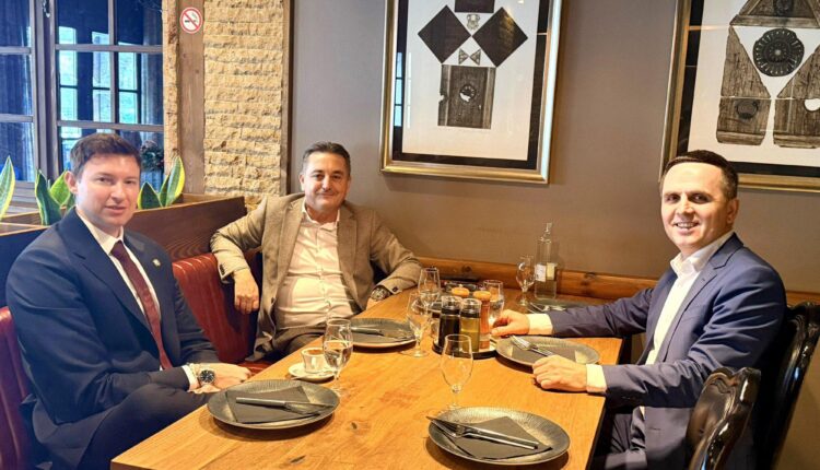 Ambasadori Meidani “nxjerr në rrenë” Bilall Kasamin