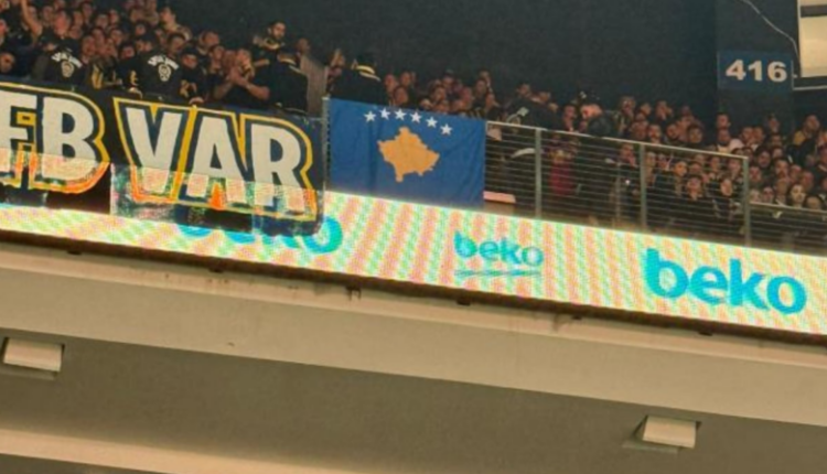 Tërbohen serbët, tifozët turq i presin me flamurin e Kosovës, në ndeshjen e Euroligës