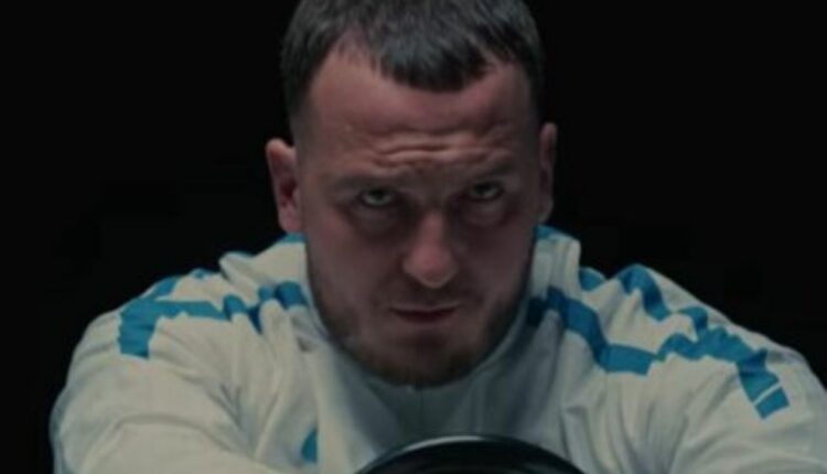 Mozzik me projektin e ri “Diss”, përmend Albin Kurtin, Lutfi Haizirin, Kadri Veselin e Loredanën