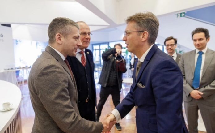 Perinski: Maqedonia dhe Hungaria po i forcojnë lidhjet në pjesën e zhvillimit rajonal dhe politikave të BE-së