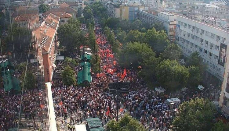 “Liria ka Emër”: Presim mbi 200 mijë pjesëmarrës më 17 shkurt, marshi më i madhi në historinë e Kosovës