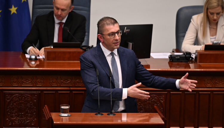 Mickoski – Filipçes: Me këtë që i sulmoni pensionistët, vetëm e konfirmoni se jeni indi i butë i skenës politike