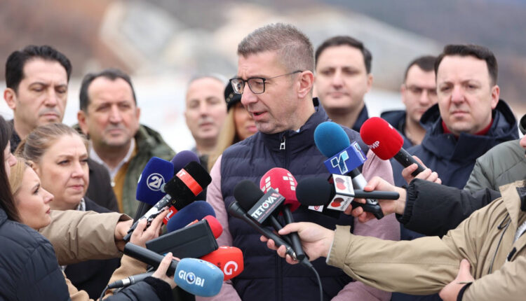 Mickoski në inspektim të ndërtimit të autostradës Gostivar–Bukojçan: Qeveria është e përkushtuar për realizimin e projekteve infrastrukturore që janë të rëndësishme për qytetarët