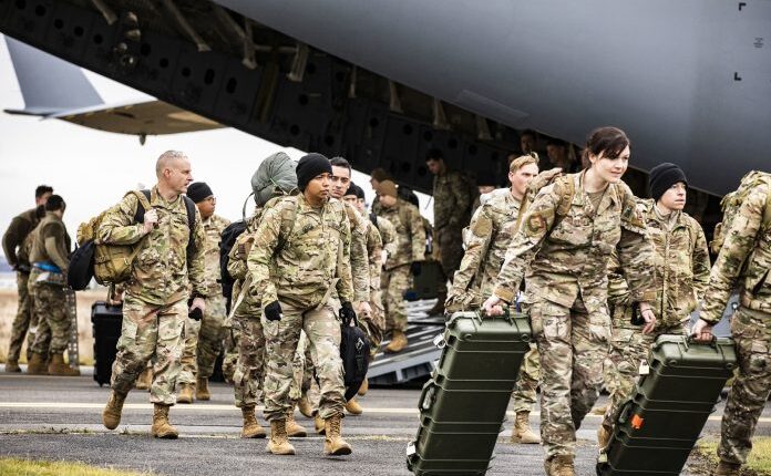 Ambasadori amerikan në NATO: ShBA “nuk po largohet” nga Evropa