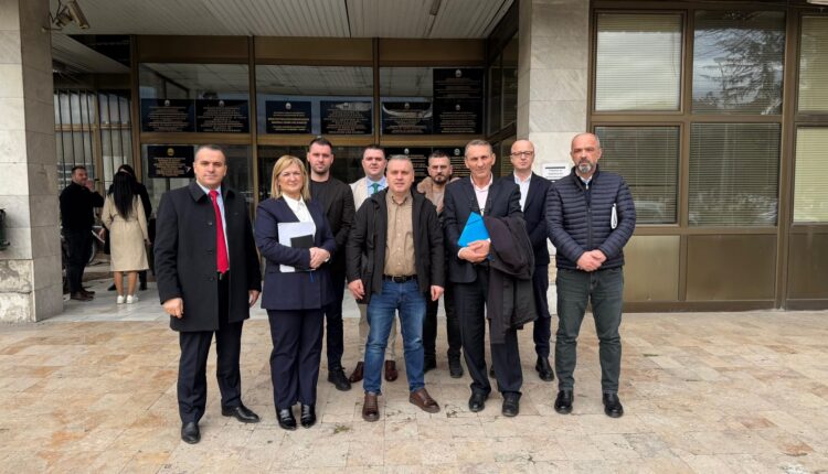 10 drejtorët e VLEN-it ankohen te populli. Ministri i VMRO-së nuk na përfill