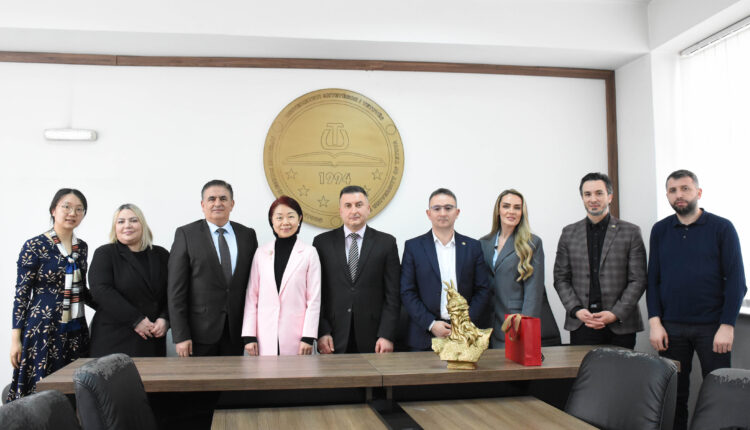 Rektori i Universitetit të Tetovës e priti Ambasadoren e Republikës Popullore të Kinës në Maqedoninë e Veriut