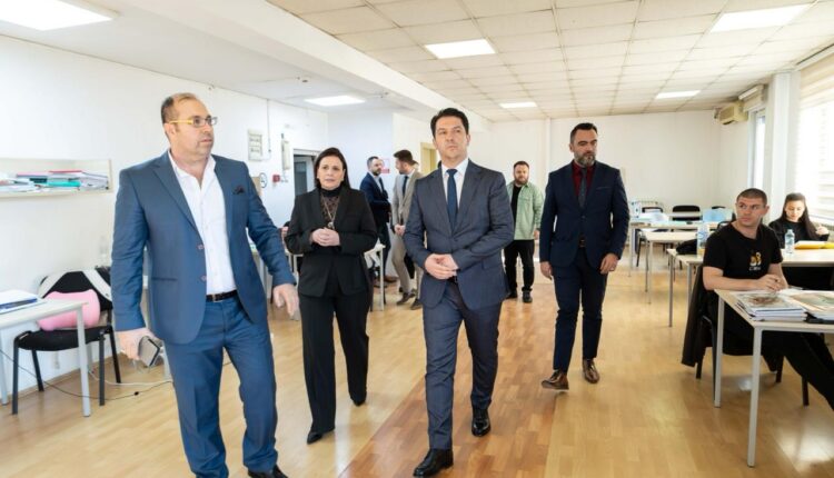 Zëvendëskryeministri i parë i Qeverisë së RMV-së, Bekim Sali, në vizitë në konviktin studentor “Pellagonia”
