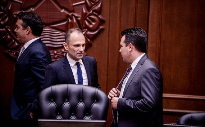 VMRO-DPMNE ngre dyshime të forta: A ishte Bashanoviq ndërmjetës në marrëveshje kyçe dhe ndryshimin e emrit të shtetit?