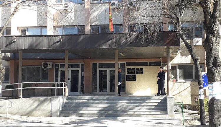 Prokuroria Kumanovë: Ia theu 3 brinj gruas, arrestohet autori