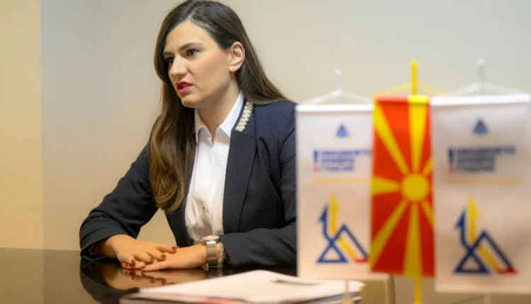 Zajkova dorëzoi propozim-ligjin për byzylykun elektronik për ndjekjen e dhunuesve