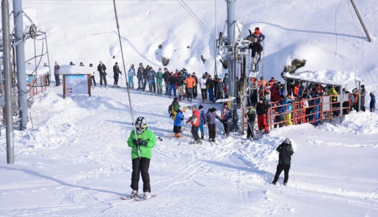 Mbi 75 cm borë në Kodër të Diellit! Sezoni i skijimit vazhdon dhe sjell turistë të huaj