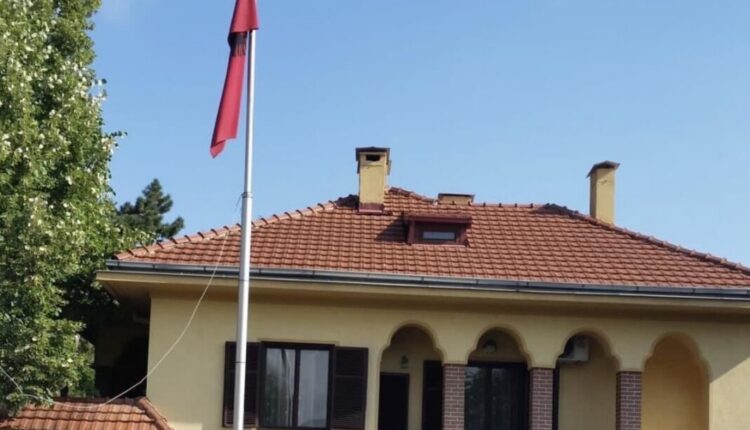 Ambasada e Shqipërisë reagon ndaj Nikollovskit: Mos përfshini vendet e treta në debatet e brendshme
