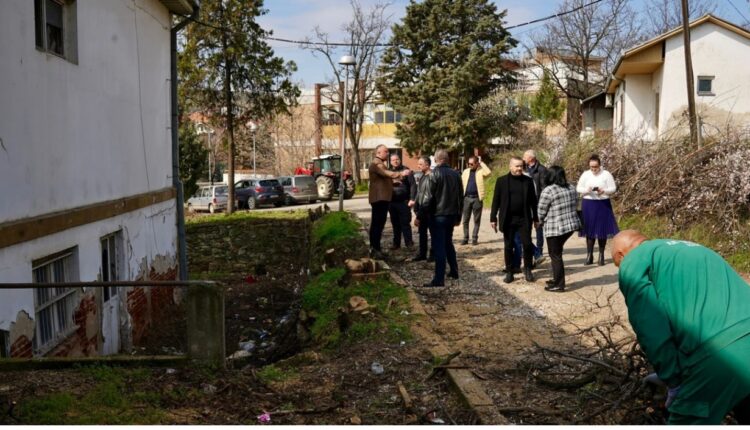 Aliu: Po rregullohet hapësira përreth spitalit në Koçan