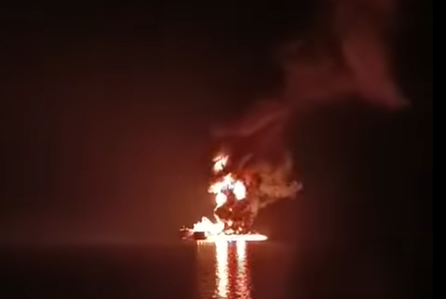 20 anije të goditura, 3,000 marinarë të bllokuar/ Irani paralajmëron mbyllje totale, tregjet ndërkombëtare në panik