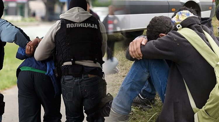 Arrestohet  një shtetas turk, në një automjet udhëtarësh ka transportuar pesë persona emigrantë