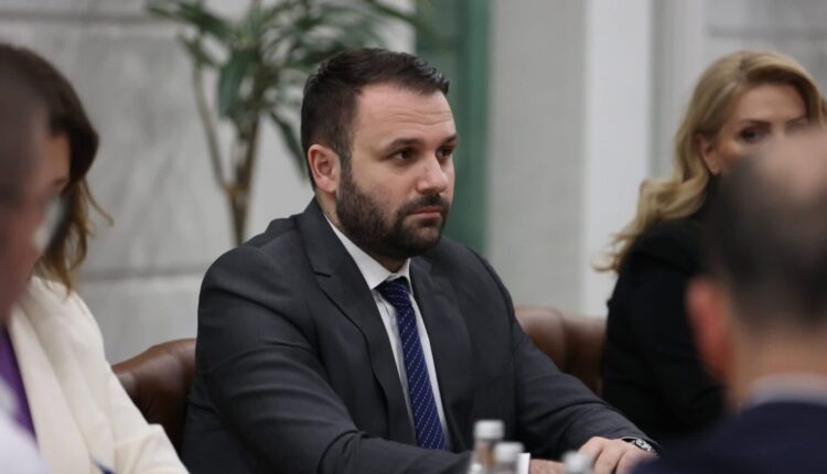 Durmishi paralajmëron gjoba 10 fish më të larta për tregtarët