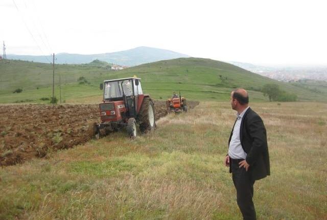 Bujqit përballen me vështirësi për shkak të rregullave për furnizimin me naftë