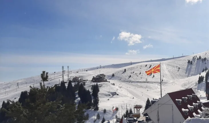 Në Kodrën e Diellit 74 centimetra borë