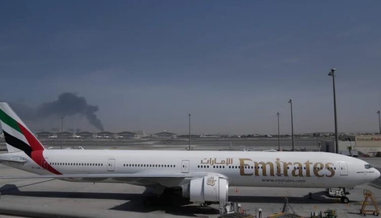 Udhëtarët të bllokuar në Dubai nga lufta në Iran, paguajnë shuma të mëdha lekësh për t’u larguar nga vendi