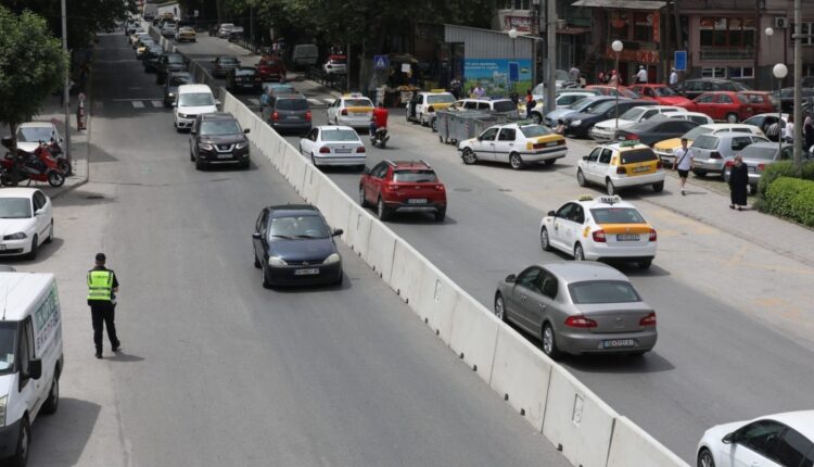 Ngjarje e rëndë në Çair: 16-vjeçari sulmohet dhe plagoset para një hoteli