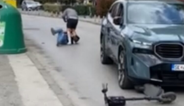 Publikohen pamjet e dhunës në Shkup: Pasi e goditi me makinë, shoferi del dhe rreh personin që dergjej në tokë (VIDEO)