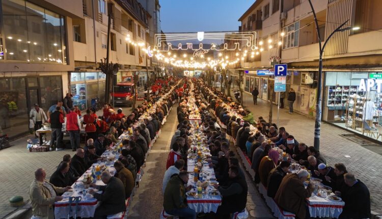 Iftar madhështor në qendër të Gostivarit, Valbon Limani: Iftari na bashkon, do të mbetet traditë e Gostivarit