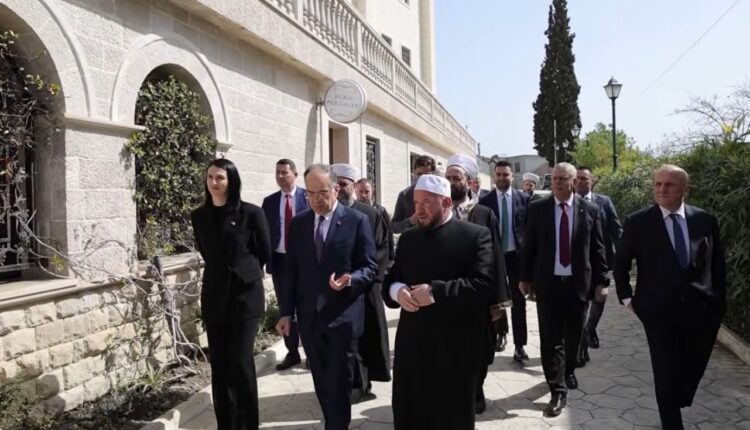 Urime për Bajram/ Krerët e feve dhe politika uron Komunitetin Mysliman Shqiptar