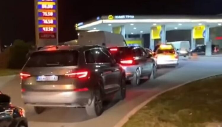 Alarm në Shkup: Kolona makinash para pompave të benzinës