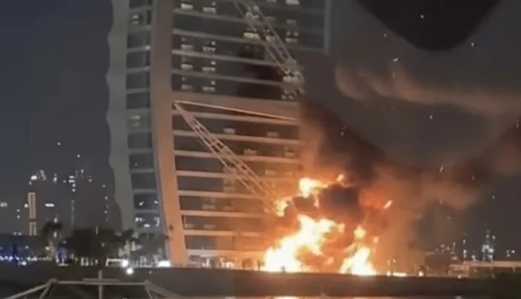 Hoteli më ikonik në Dubai, Burj al Arab goditet nga droni iranian (VIDEO)