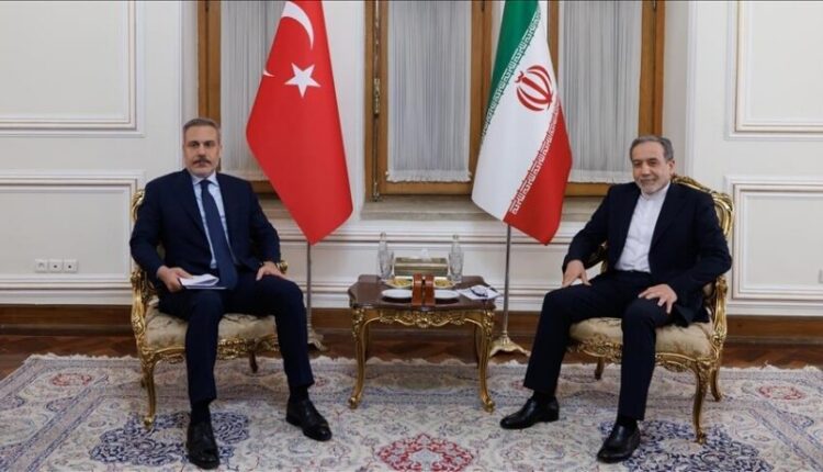 Kryediplomati turk homologut iranian: Shkelja e hapësirës ajrore të Turqisë është e papranueshme