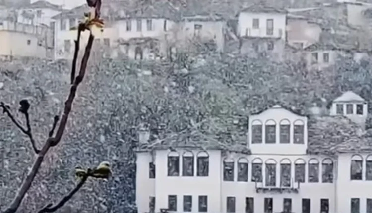 Video Pamje të Gjirokastrës me borë në fund të marsit