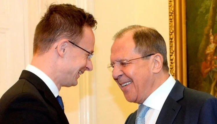 Ministri i Jashtëm hungarez pranon se i ka telefonuar Lavrovit të Rusisë gjatë takimeve kyçe të BE-së