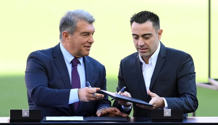Joan Laporta i përgjigjet Xavit: Me lojtarët që ai kishte Hansi Flick po fiton trofe