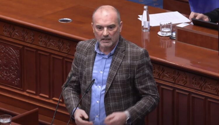 Snopçe: Mickoski përdor gjuhë kërcënuese dhe shmang përgjegjësinë për aferat e qeverisë