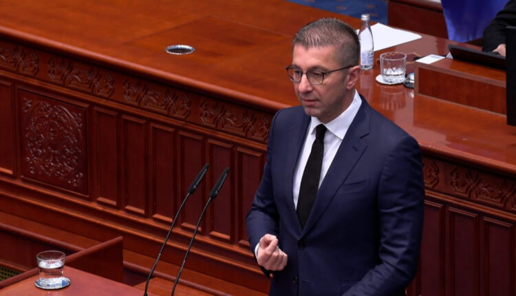Mickoski decid: “E njoh kryeministrin” nuk kalon më, funksionarët që thirren në emrin tim i njohim – pason reagim