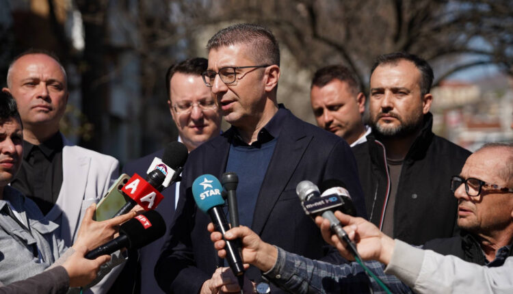 Mickoski: Pres që gjatë ditës të ketë ulje të derivateve të naftës për 2,5 denarë për litër