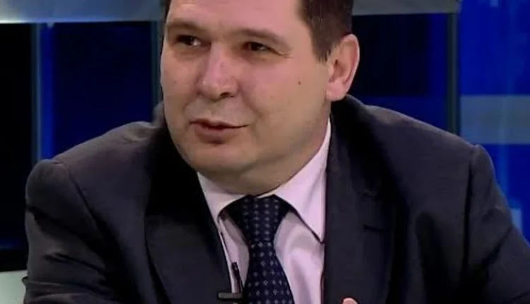 Dauti: Dënohet për fanellë me “Shqipëri Etnike”, por jo edhe për thirrjet “Vdekje për shqiptarët”