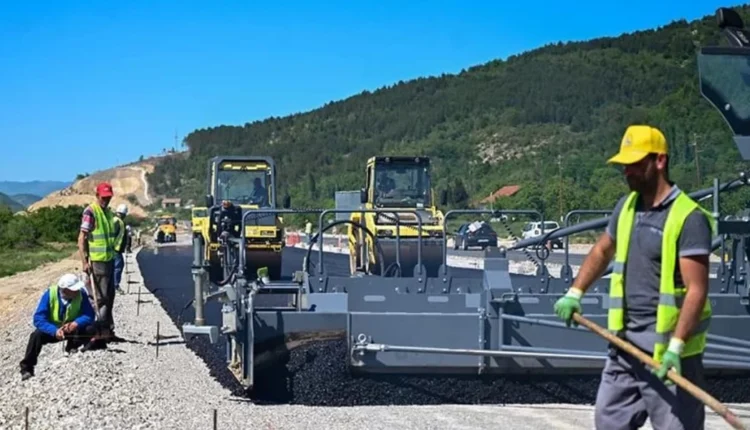 Nikolloski: Janë siguruar mjete shtesë për përfundimin e autostradës Kërçovë-Ohër