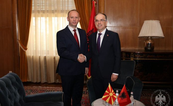 Presidenti Begaj pret Kryeparlamentarin e RMV: Studentët e Jurisprudencës duhet të kenë të drejtën e provimit në gjuhën shqipe