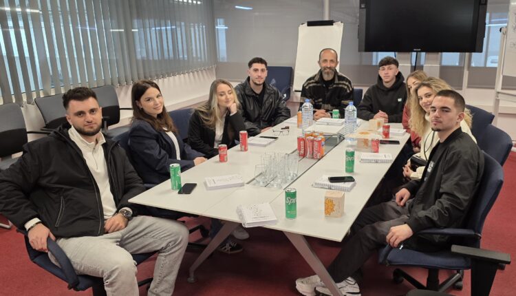 Studentët e Universitetit të Tetovës realizuan vizitë studimore në industrinë e shtypit