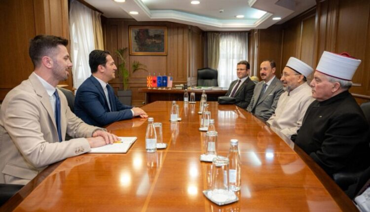 Zëvendëskryeministri Bekim Sali takon kryetarin e Bashkësisë Fetare Islame të Republikës së Turqisë, Sali Arpagush