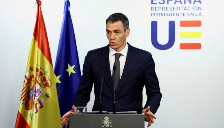 Kryeministri spanjoll kritikon ShBA-në: S’mund të duartrokas ata që i vënë flakën botës, veç pse vijnë me një kove ujë për ta shuar